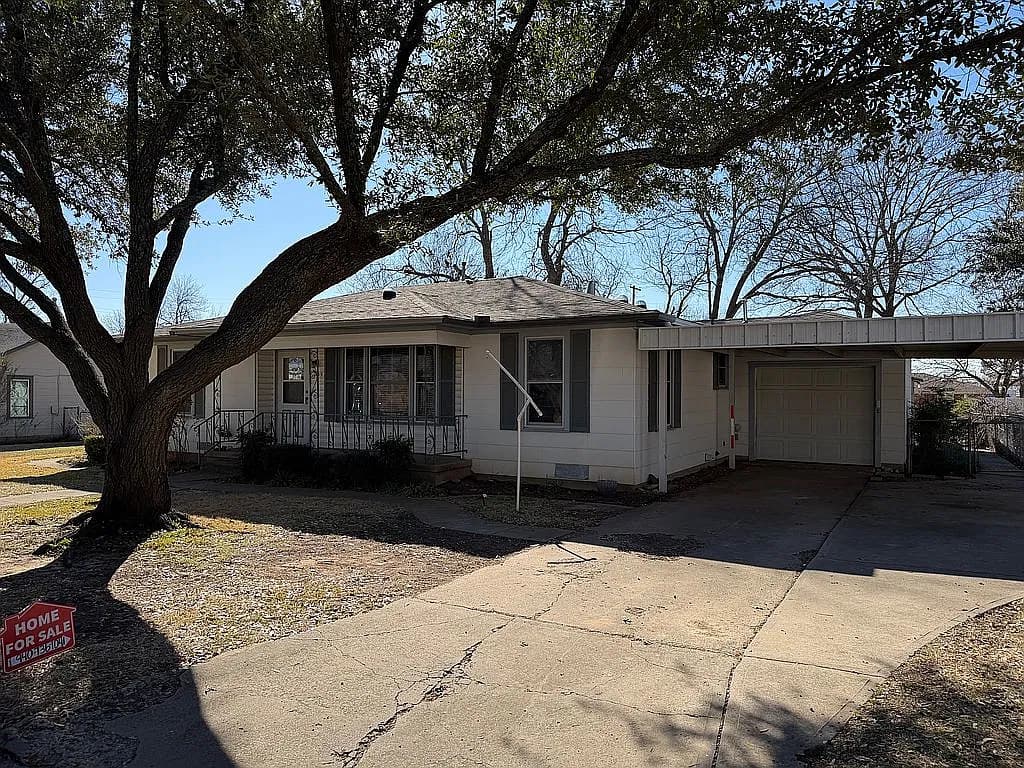609 N Cedar St — exterior photo