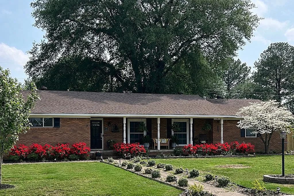 1007 Collum Ln W — exterior photo