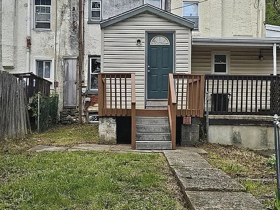 103 9th St — exterior photo