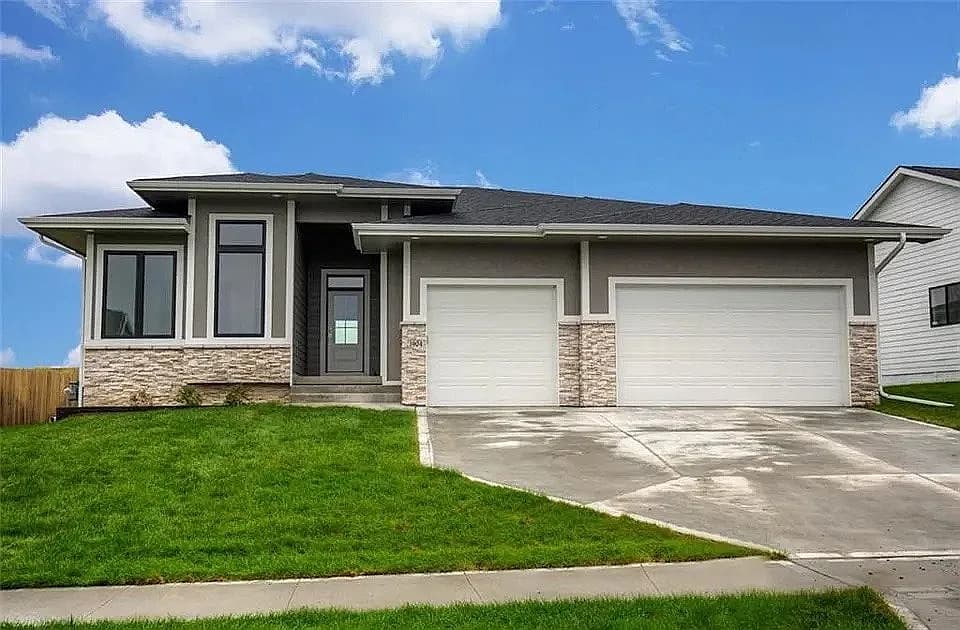 1904 Serenity Cir — exterior photo
