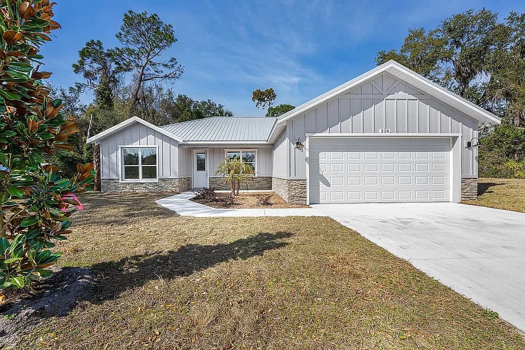 210 Paradise Dr — exterior photo