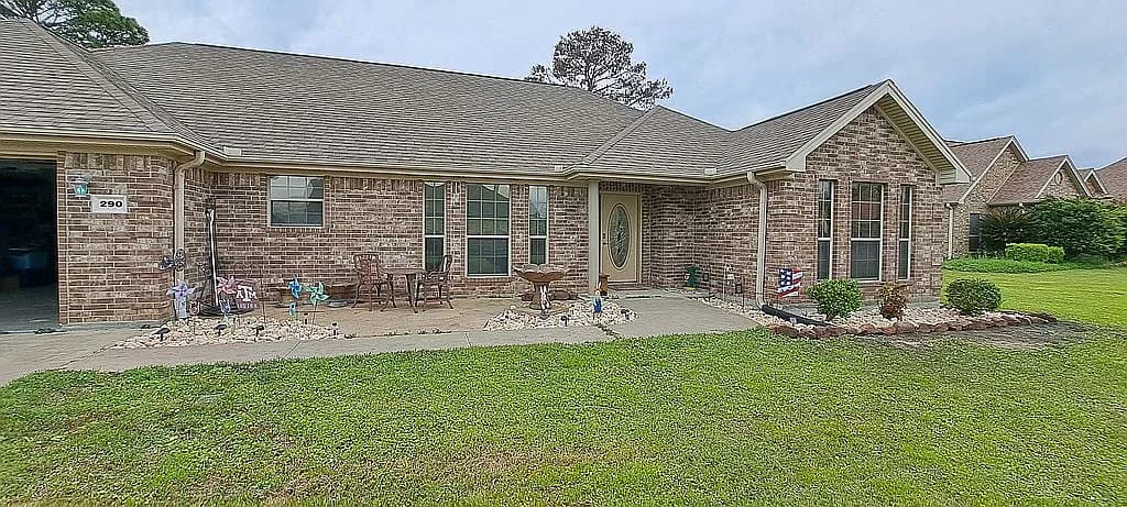 290 Tyler Dr — exterior photo