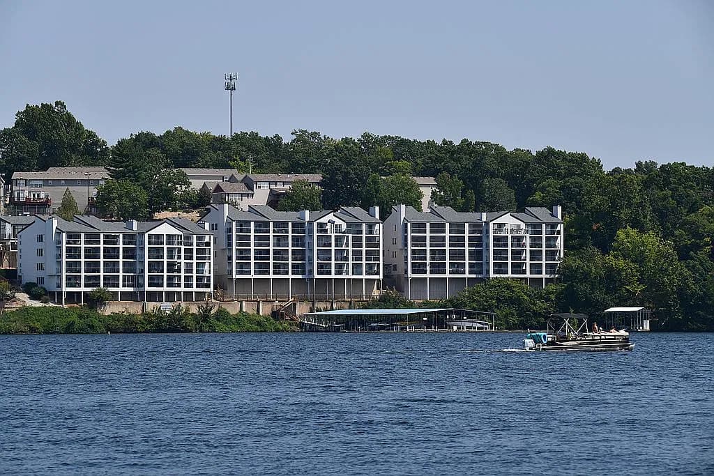 4897 Bridgepointe Dr Unit 132 — exterior photo