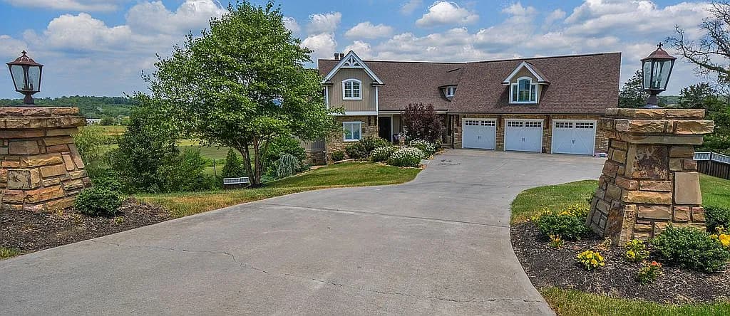 1199 Saint Ives Dr — exterior photo