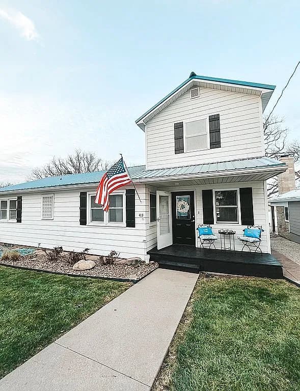 413 E Flint Hills Dr — exterior photo