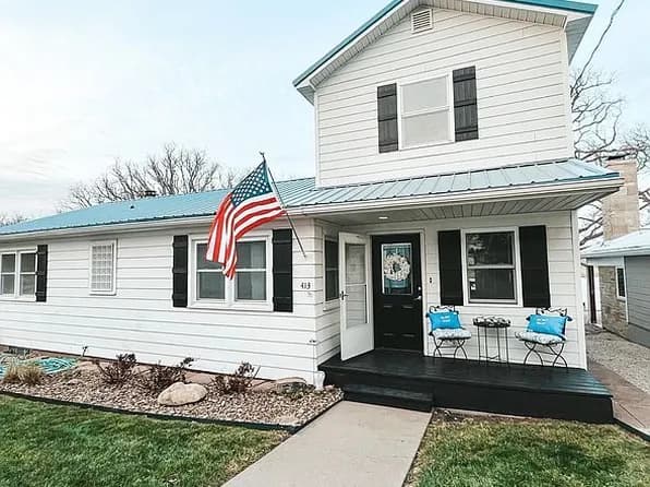 413 E Flint Hills Dr — exterior photo