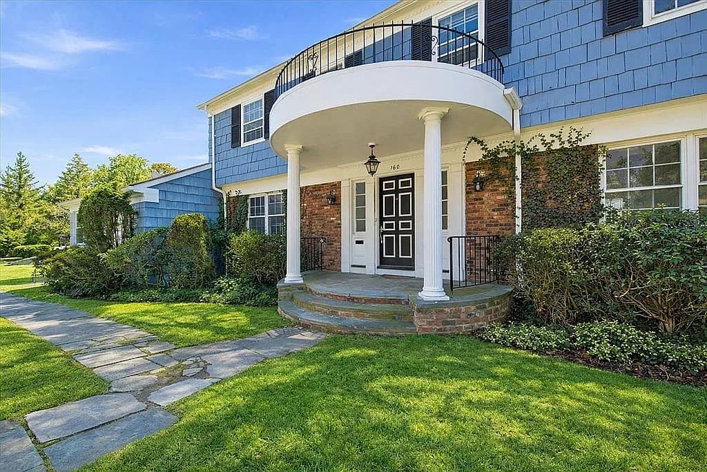 160 Devon Rd — exterior photo