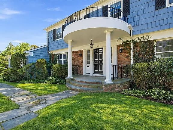 160 Devon Rd — exterior photo