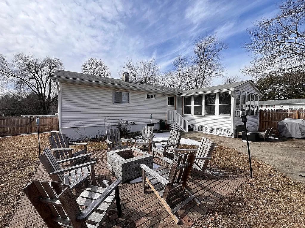 133 Riverview Dr — exterior photo