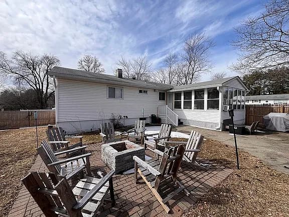 133 Riverview Dr — exterior photo
