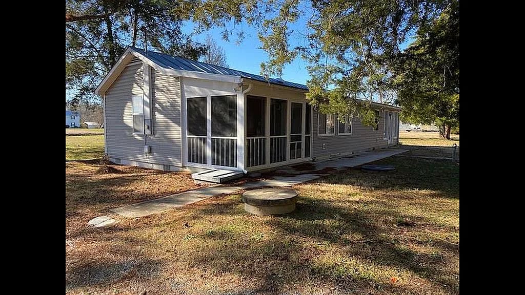 993 Remo Rd — exterior photo