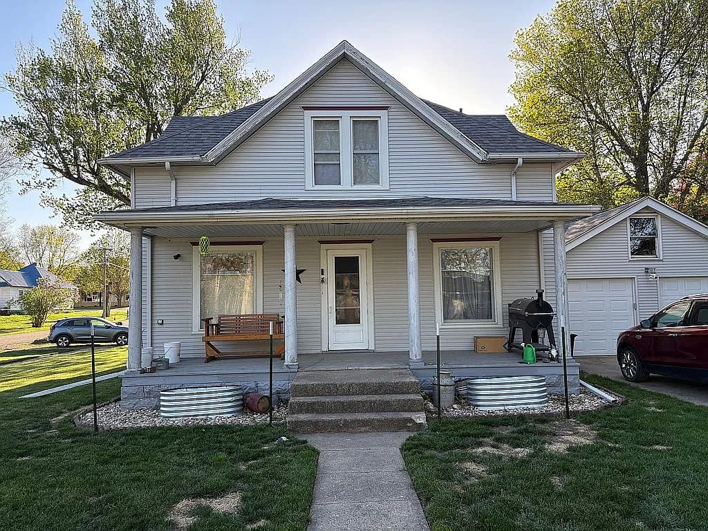 301 N Lincoln Ave — exterior photo