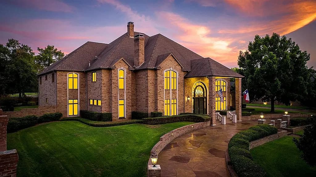 6704 Hollytree Cir — exterior photo
