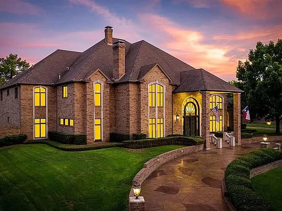 6704 Hollytree Cir — exterior photo