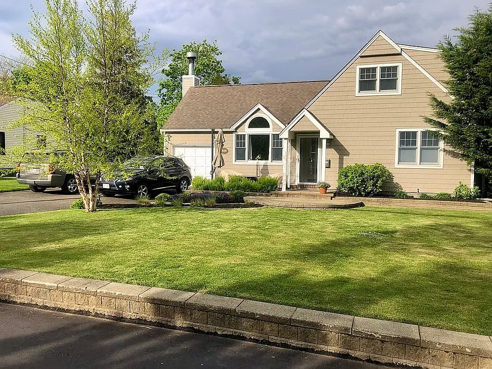 55 Paumanake Rd — exterior photo
