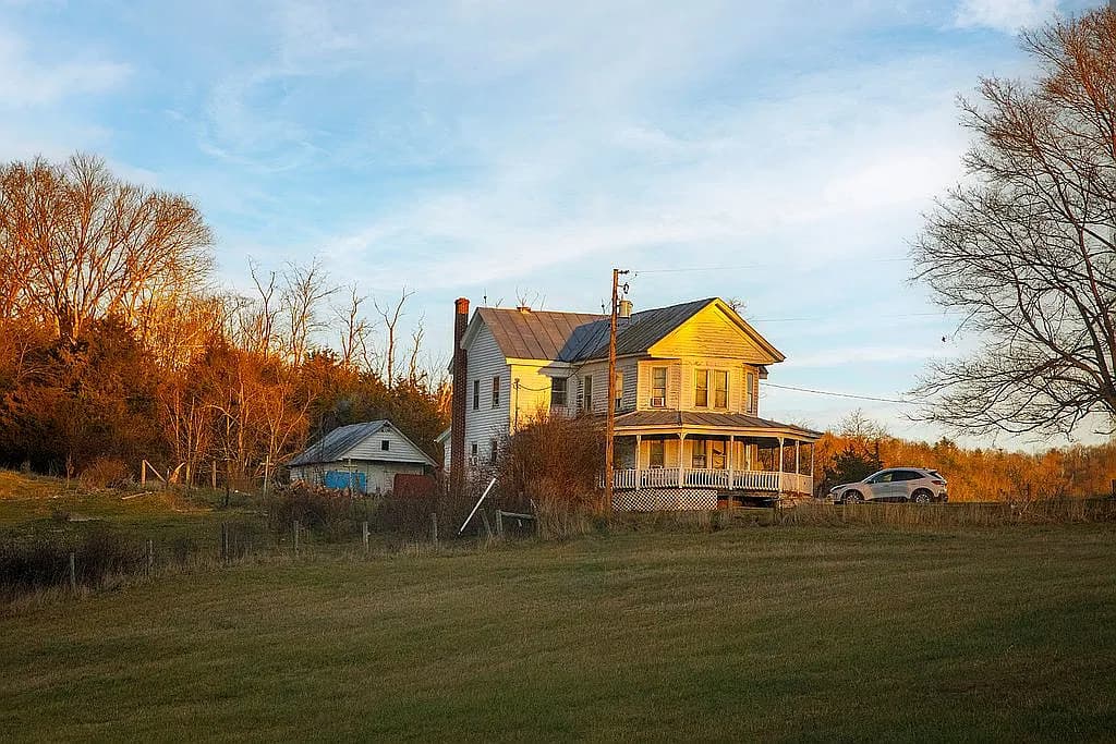 1308 Givens Rd — exterior photo