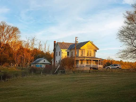 1308 Givens Rd — exterior photo