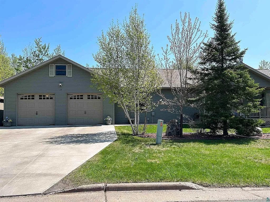 37 Quincy Dr — exterior photo