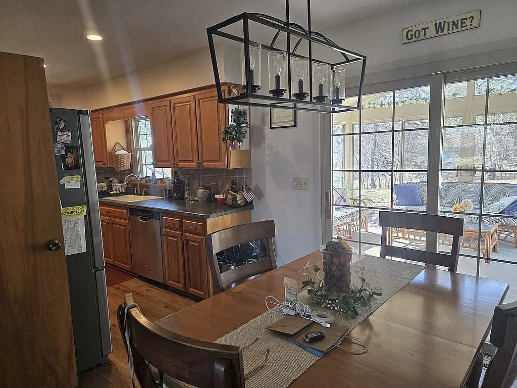 1451 Barnes Dr — exterior photo