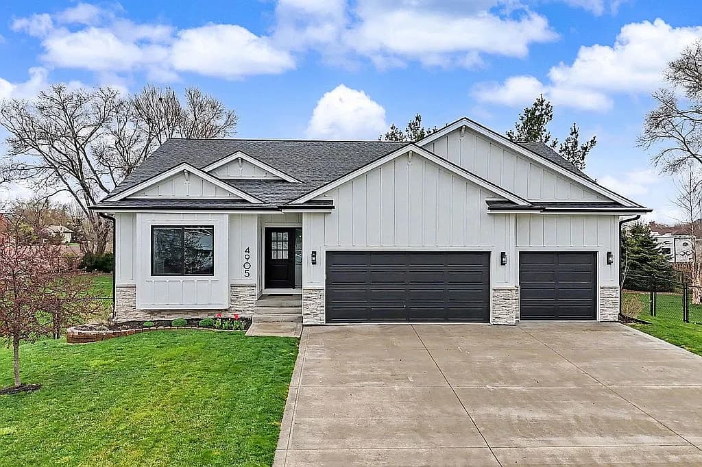 4905 Walker Cir — exterior photo
