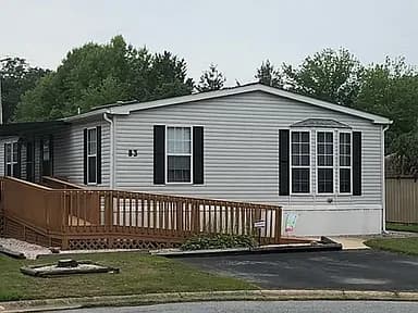 83 Tulip Ln — exterior photo