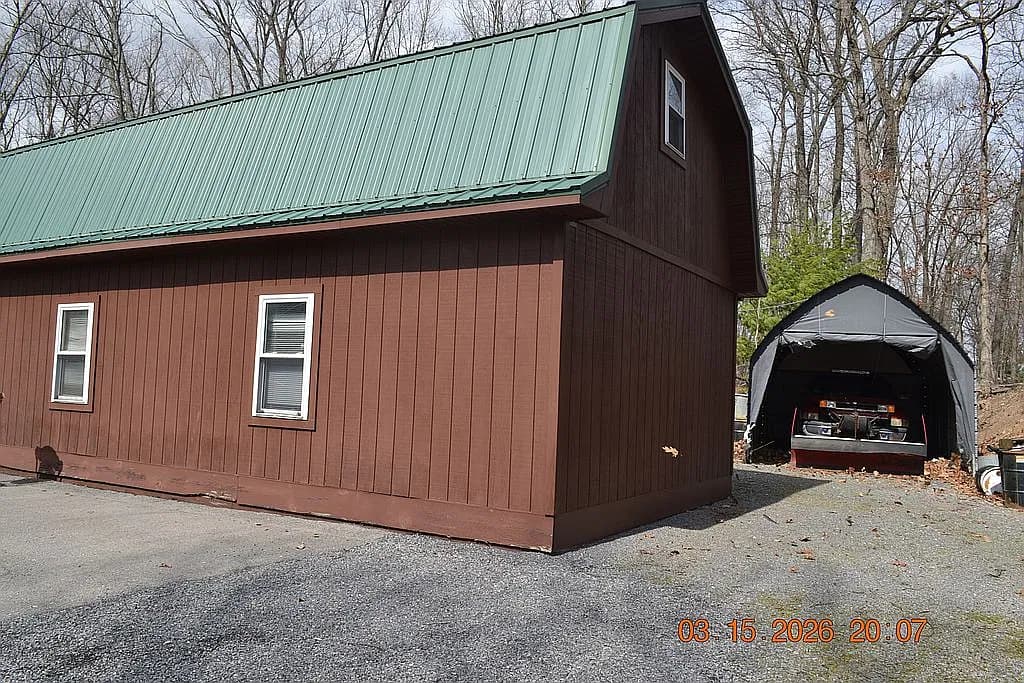 5679 Lakeside Dr — exterior photo