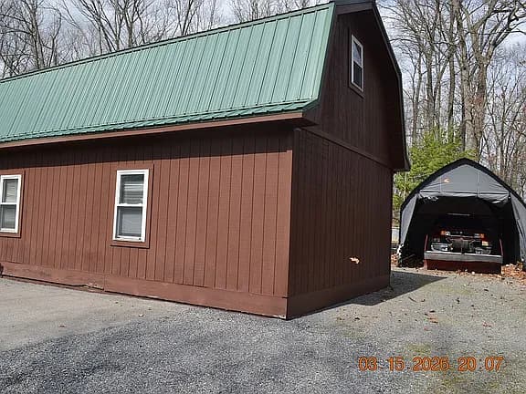 5679 Lakeside Dr — exterior photo
