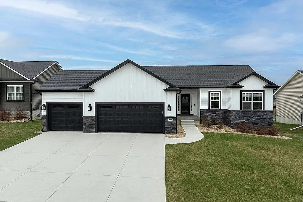815 Bowstring Dr — exterior photo