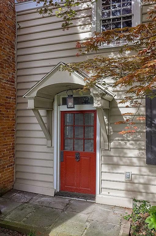 344 N Broad St — exterior photo