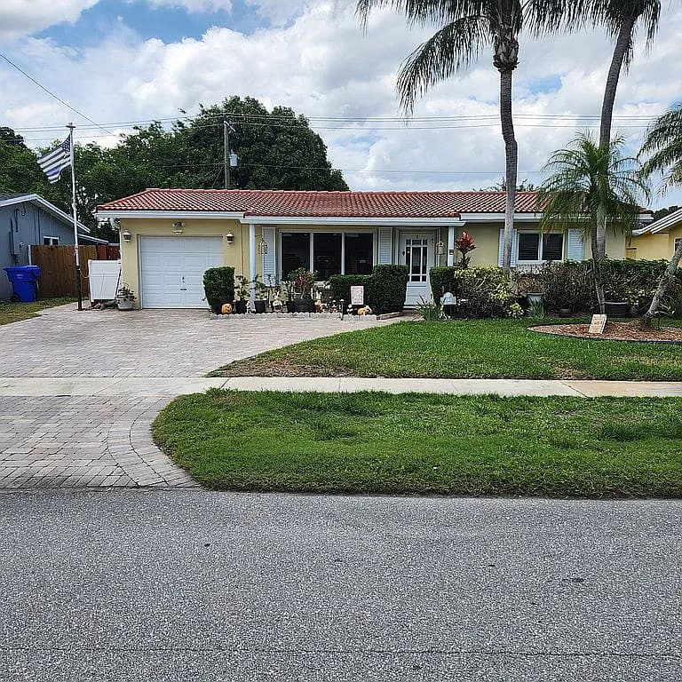 6361 Scott St — exterior photo