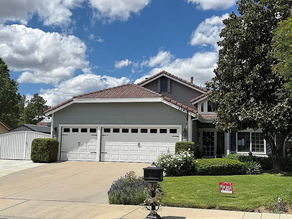 1290 Versailles Cir — exterior photo