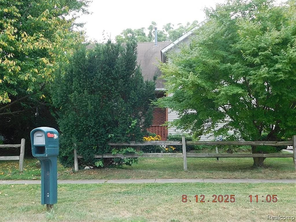 207 Garden Ln — exterior photo