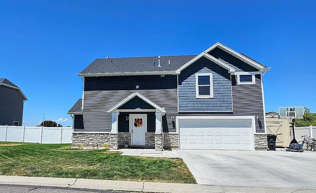 467 W 1155 N — exterior photo