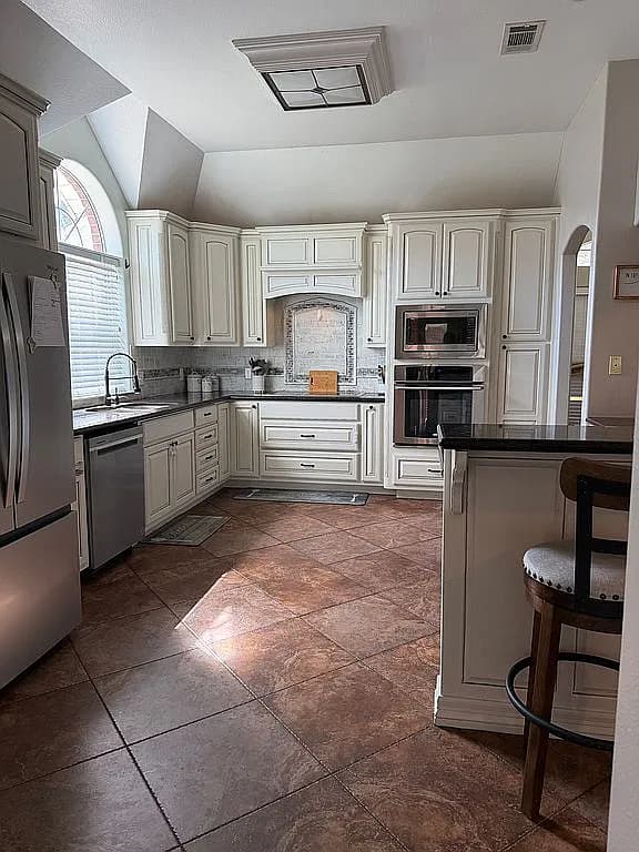 184 Ridgewood St — exterior photo