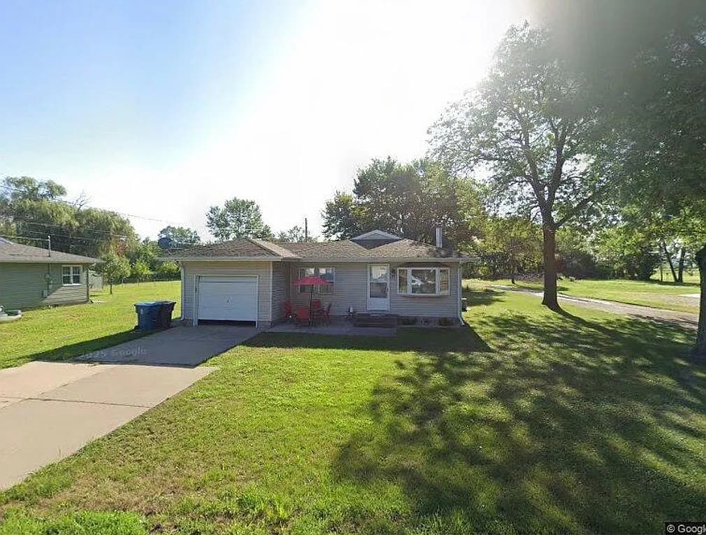 317 17th St E — exterior photo