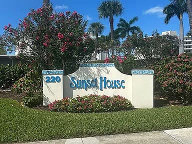 220 Seaview Ct APT 202 — exterior photo