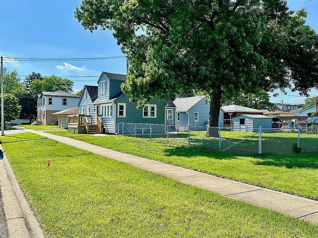 9548 S Merrimac Ave — exterior photo