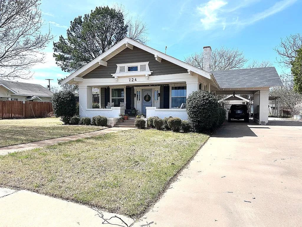 724 Virginia St — exterior photo