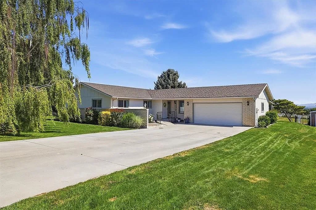 14110 Towers Dr — exterior photo