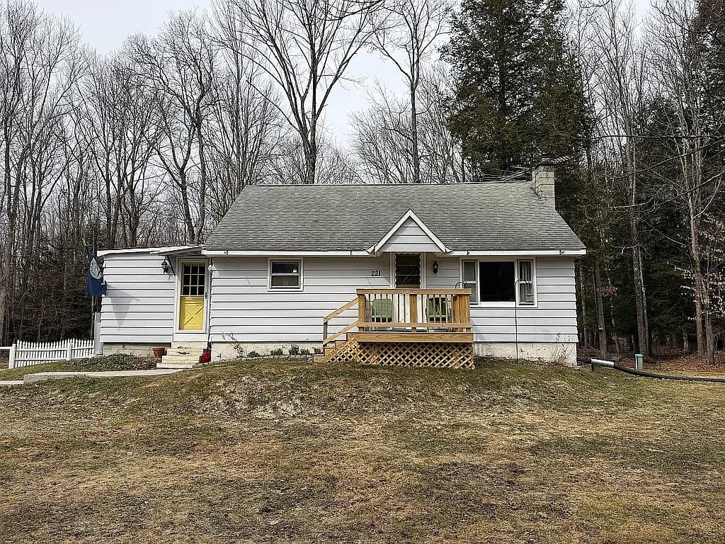 221 Dunham Hollow Rd — exterior photo