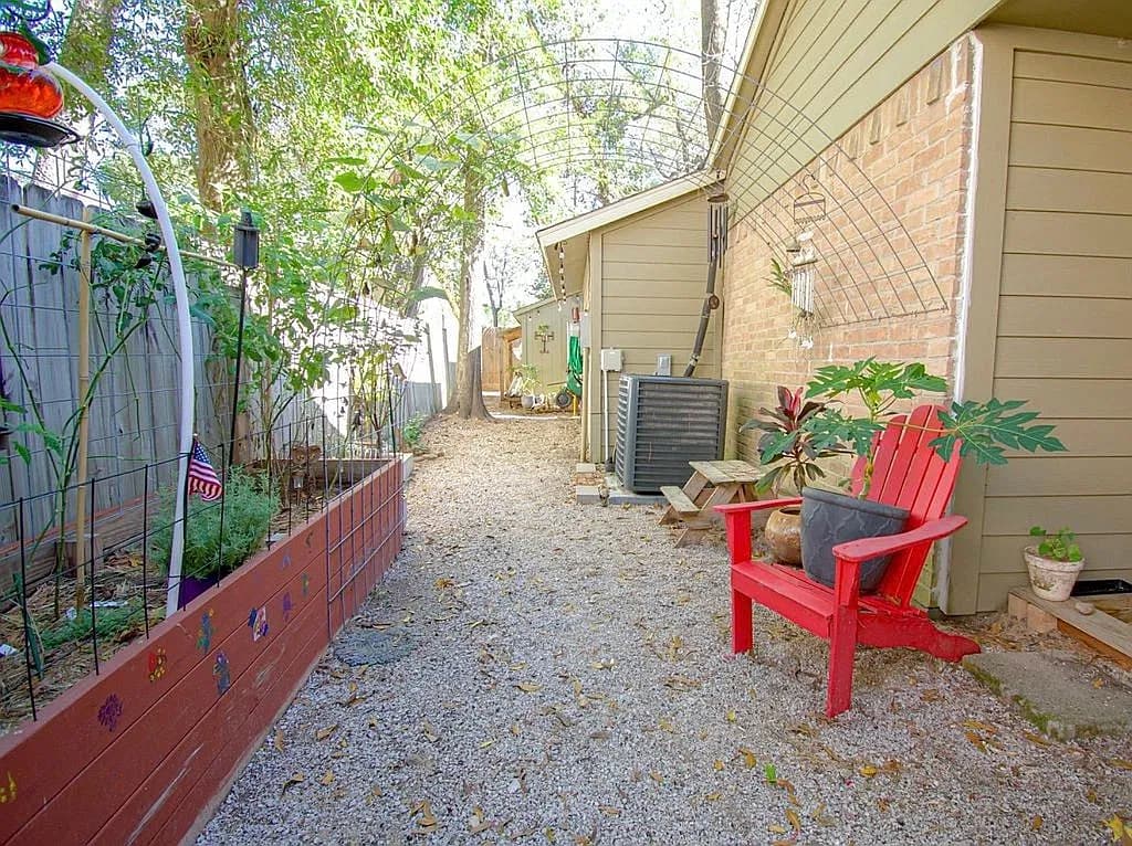 3119 Village Woods Dr — exterior photo