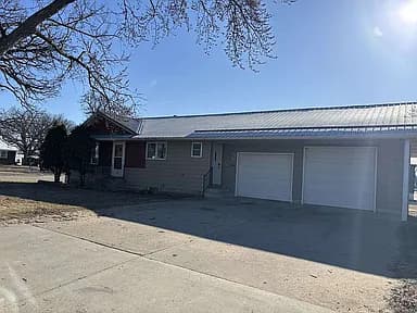 124 2nd St NE — exterior photo