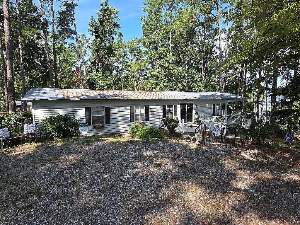 4013 Harbor Point Rd — exterior photo