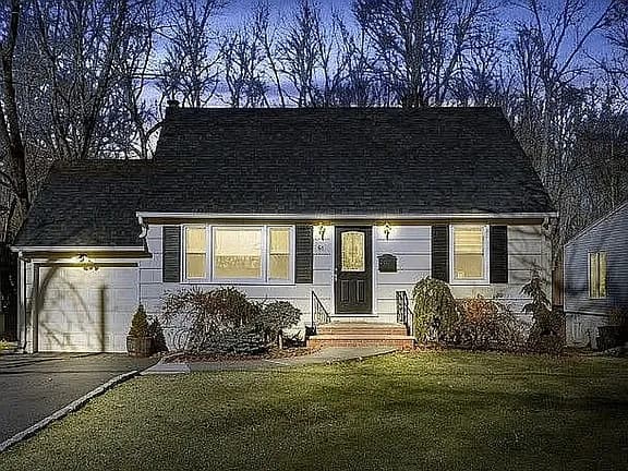 61 Beechwood Rd — exterior photo