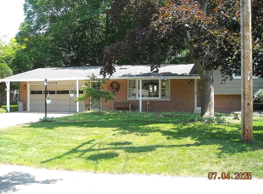 1606 Pineridge Dr — exterior photo