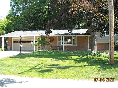 1606 Pineridge Dr — exterior photo