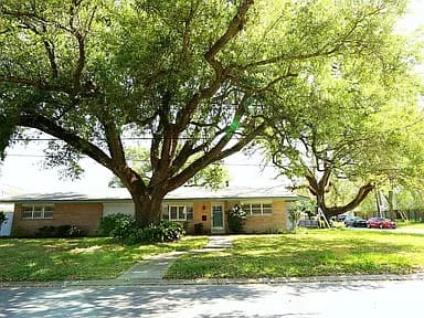 400 Colonial Dr — exterior photo