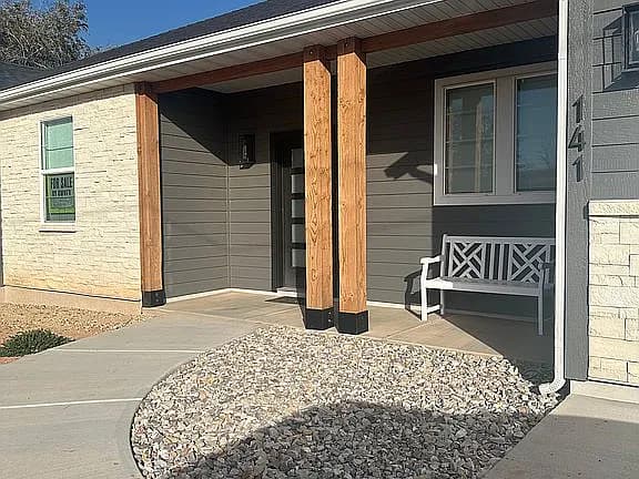 141 S 100 W — exterior photo