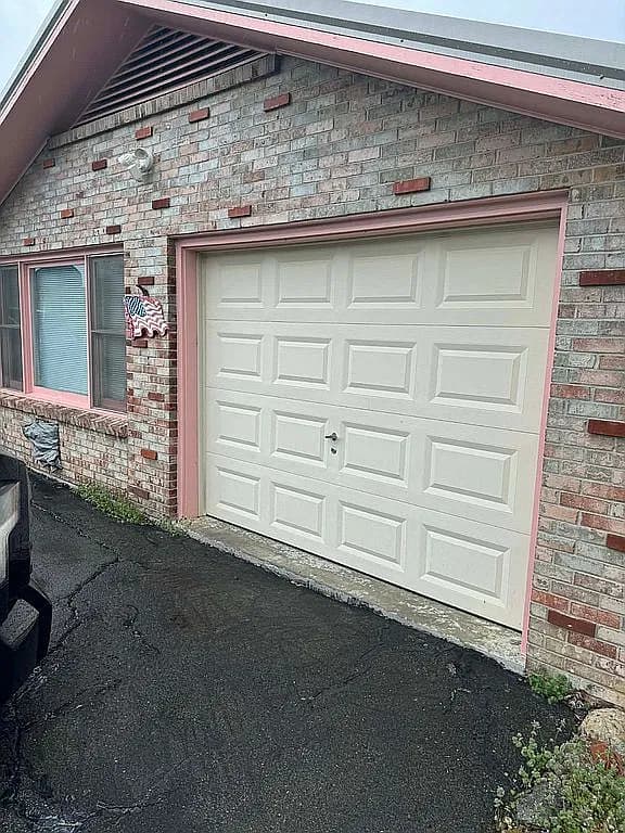 344 Montezuma Rd — exterior photo