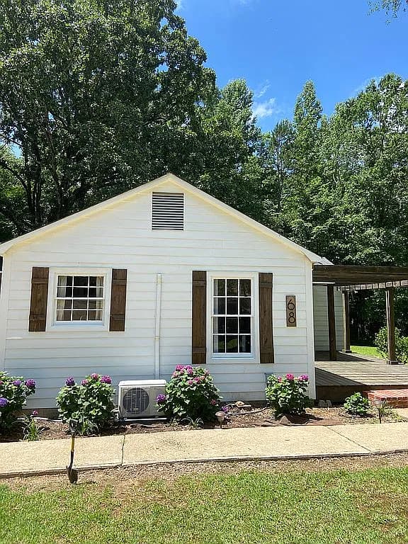68 E Sherwood Ocl Rd — exterior photo